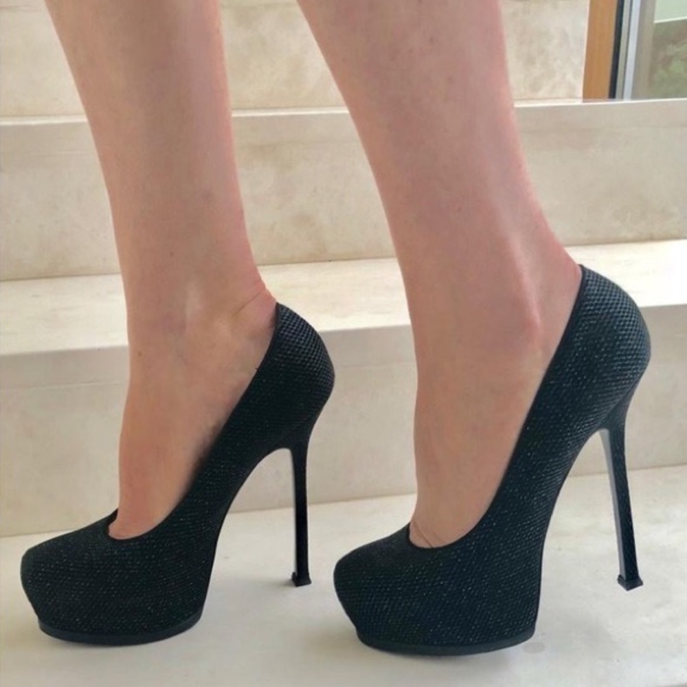 Kylie Jenner YSL Tribtoo Ankle Strap Platform Pump Suede Yves Saint Laurent Blac